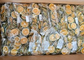 SUSZONE PLASTRY 3-5 cm EXTRA POMARAŃCZE Z ZIELONĄ SKÓRKĄ 250g /opak -około 110 sztuk